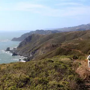 A runner on the coastal trail between Sausalito and Muir beach